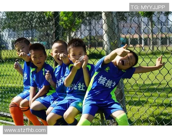 班级足球明星风采展示与精彩瞬间分享活动策划方案